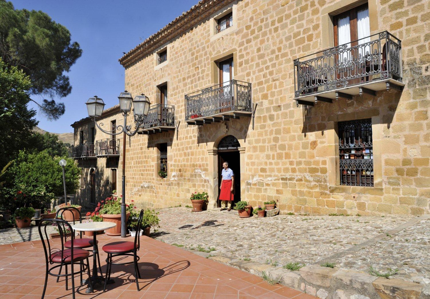 Country house Casale Raino Gangi